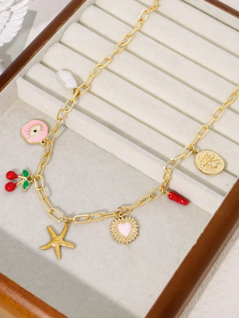 Collier breloque 1 dans sa boite